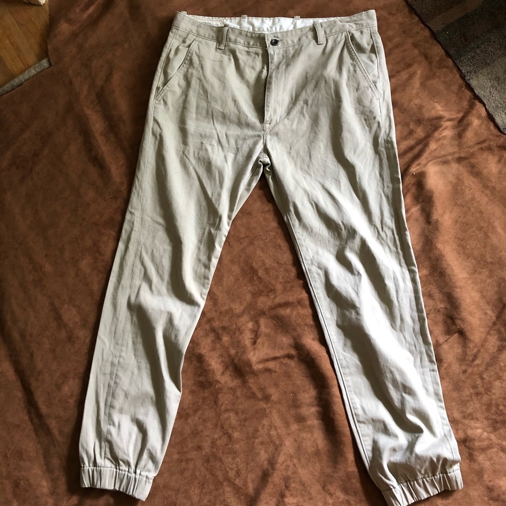 Levi’s Khaki Joggers - Picture 1 of 11